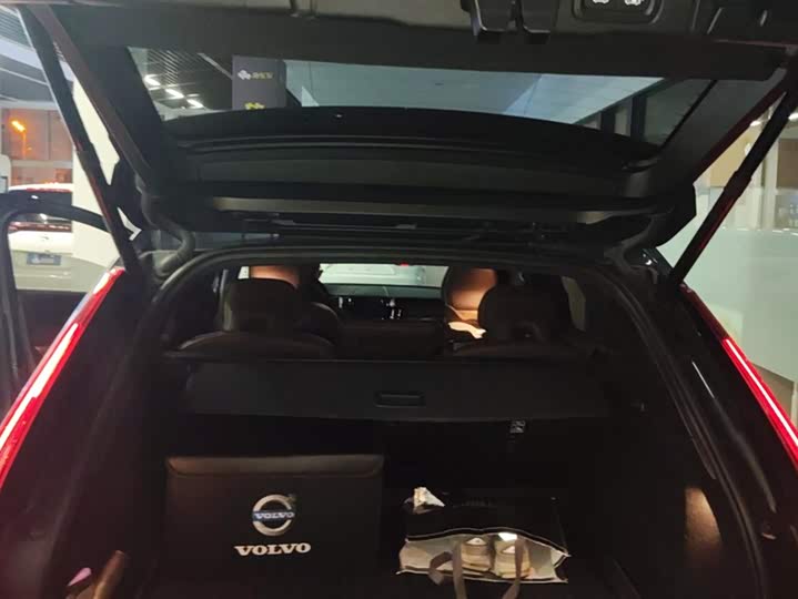 Фото 4 - Volvo XC60