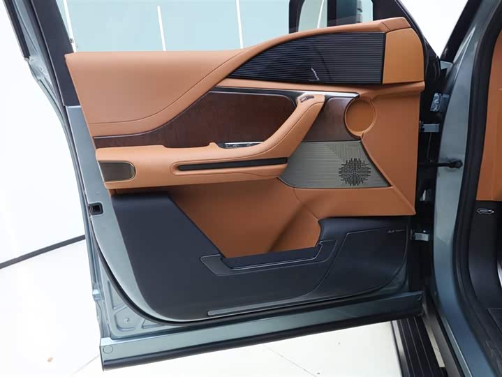 Фото 9 - BYD Yangwang U8