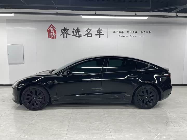 Фото 3 - Tesla Model 3