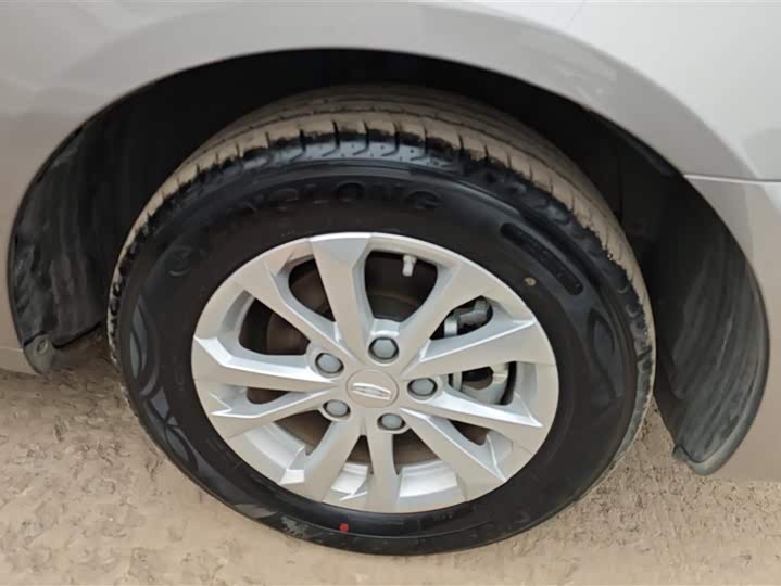 Фото 6 - Geely Emgrand