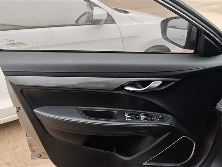 Фото 7 - Geely Emgrand