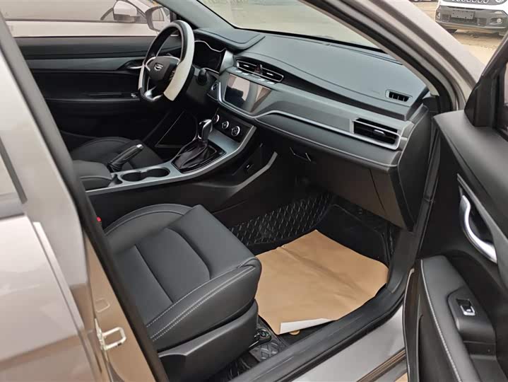 Фото 8 - Geely Emgrand