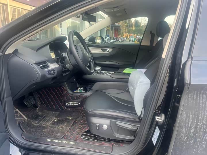 Фото 3 - Hongqi E-QM5