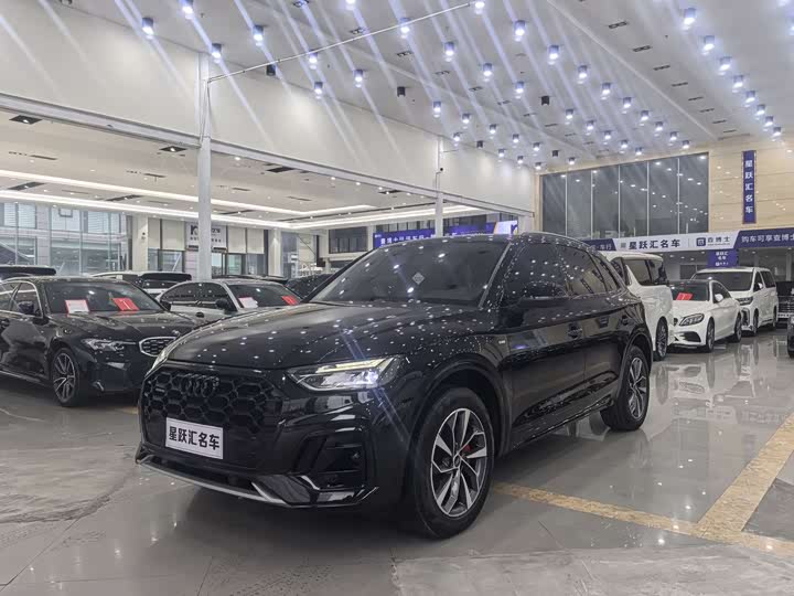 Фото 1 - Audi Q5L