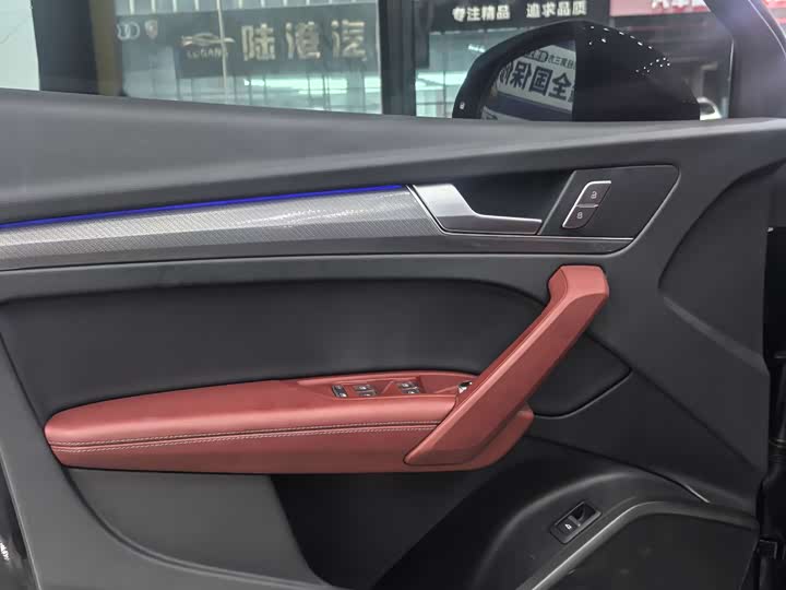 Фото 9 - Audi Q5L