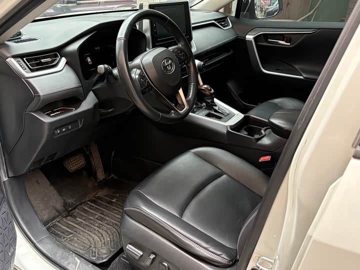 Фото 2 - Toyota RAV4