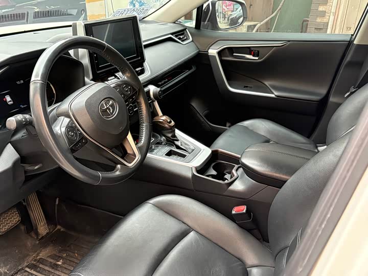 Фото 5 - Toyota RAV4