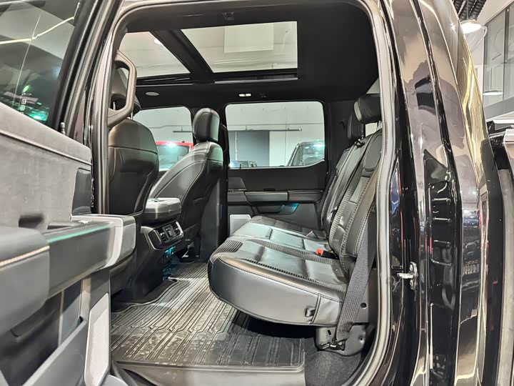 Фото 8 - Ford F-150 Raptor