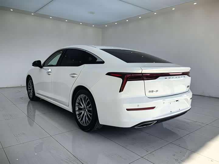 Фото 9 - Bestune B70