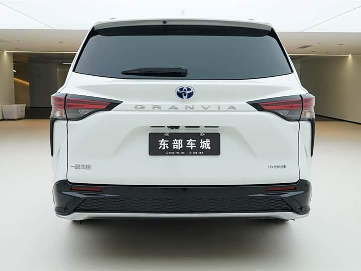 Фото 4 - Toyota Granvia