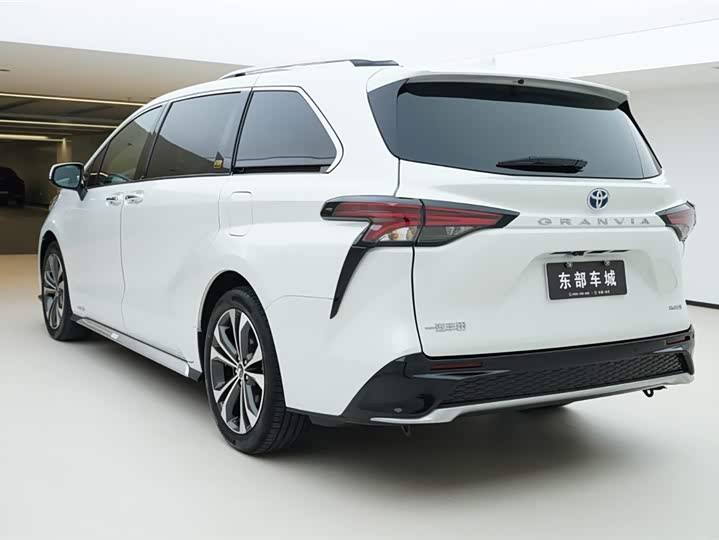 Фото 5 - Toyota Granvia