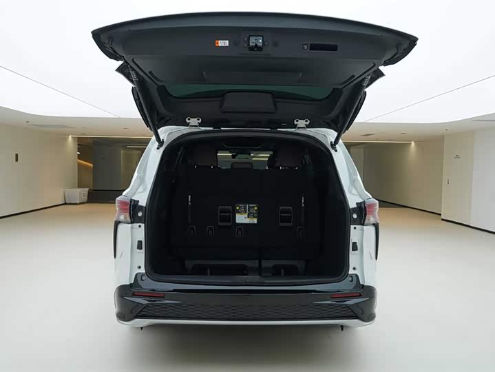 Фото 6 - Toyota Granvia