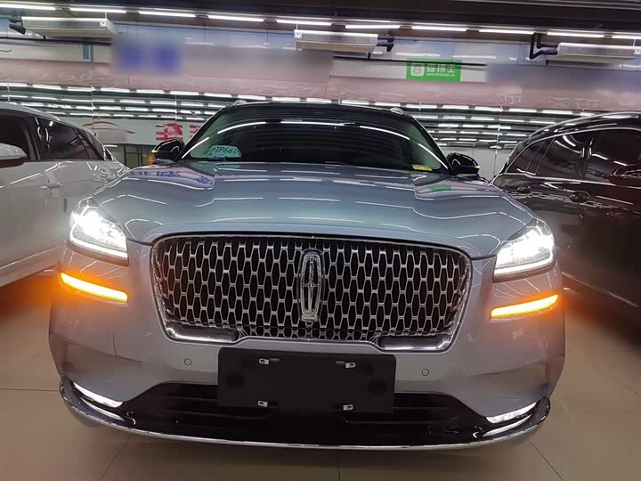 Фото 3 - Lincoln Corsair