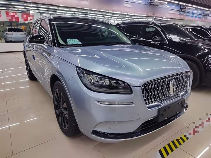 Фото 4 - Lincoln Corsair