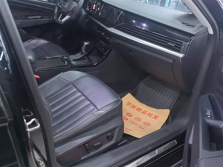 Фото 8 - Volkswagen Passat