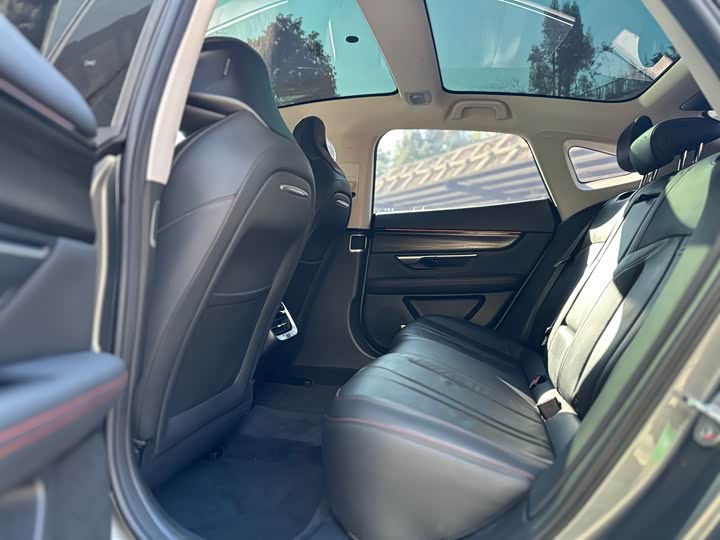 Фото 9 - XPeng P7