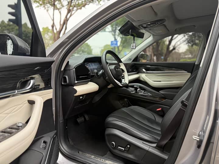 Фото 6 - Geely Monjaro