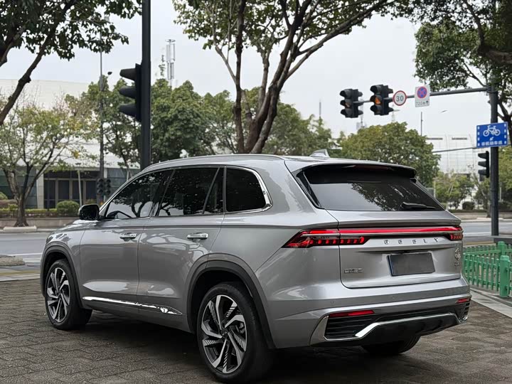 Фото 9 - Geely Monjaro