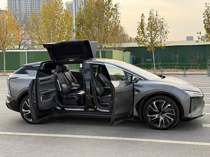 Фото 9 - HiPhi X