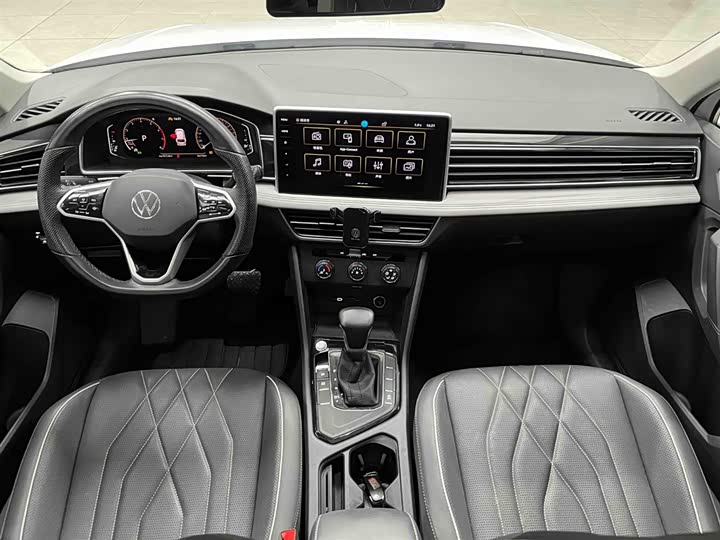 Фото 2 - Volkswagen Tiguan L Pro