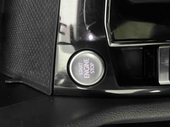 Фото 4 - Volkswagen Tiguan L Pro