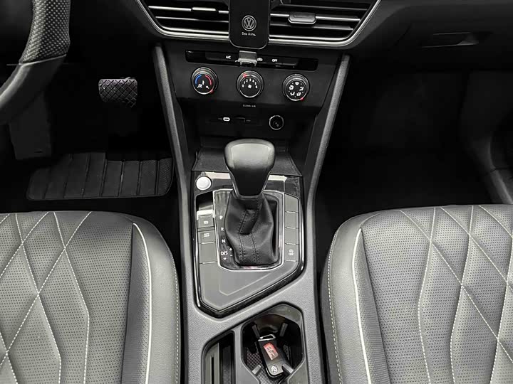 Фото 5 - Volkswagen Tiguan L Pro