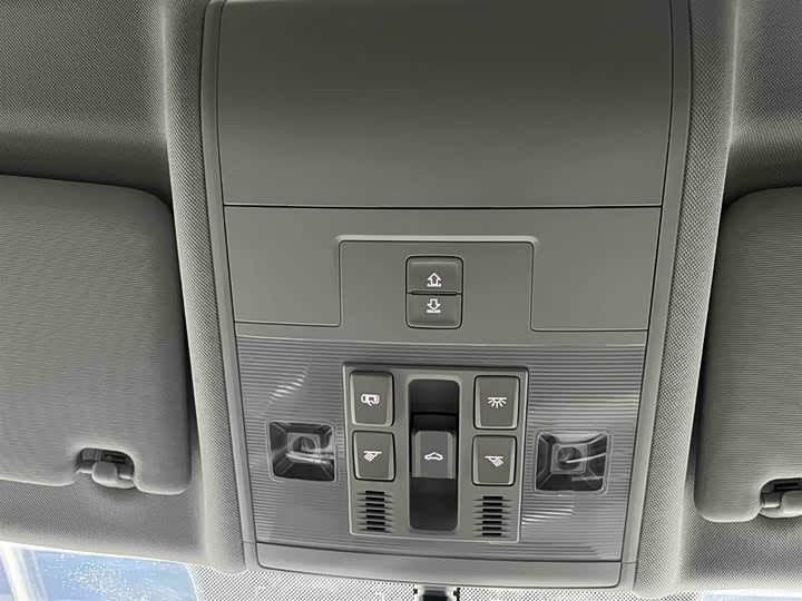 Фото 8 - Volkswagen Tiguan L Pro