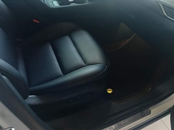 Фото 8 - Cadillac XT4