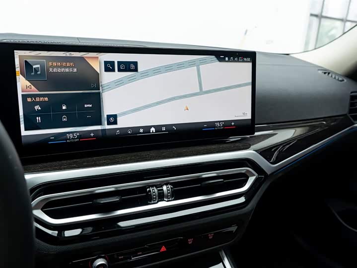 Фото 8 - BMW 3 Series