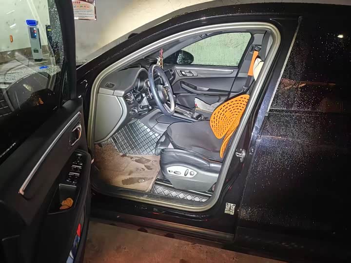 Фото 2 - Porsche Macan