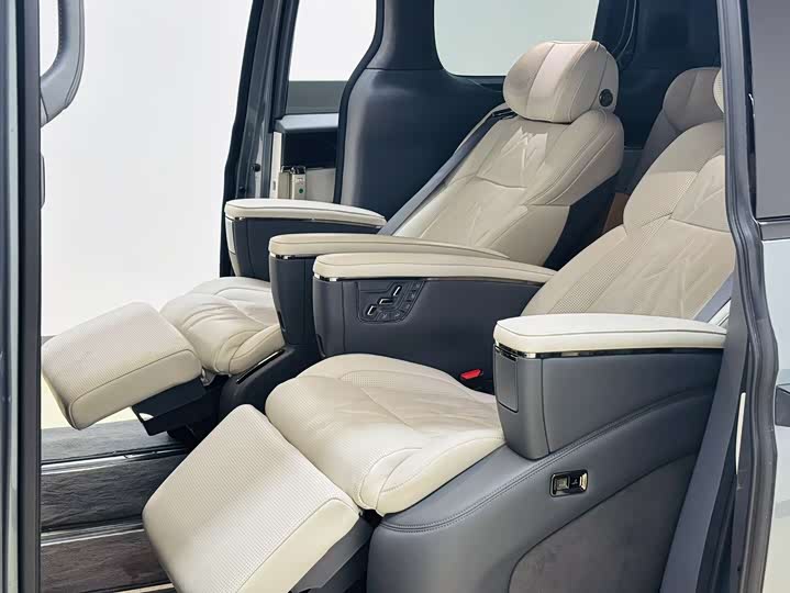 Фото 6 - Zeekr 009