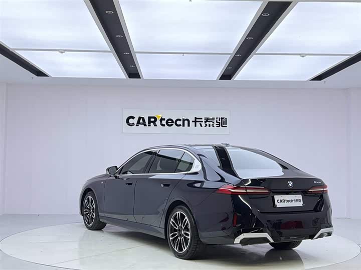 Фото 3 - BMW 5 Series