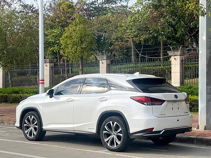 Фото 3 - Lexus RX