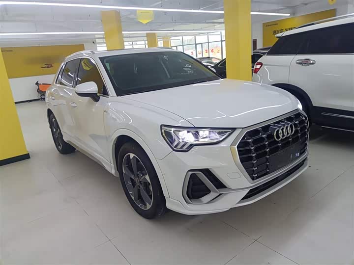 Фото 4 - Audi Q3