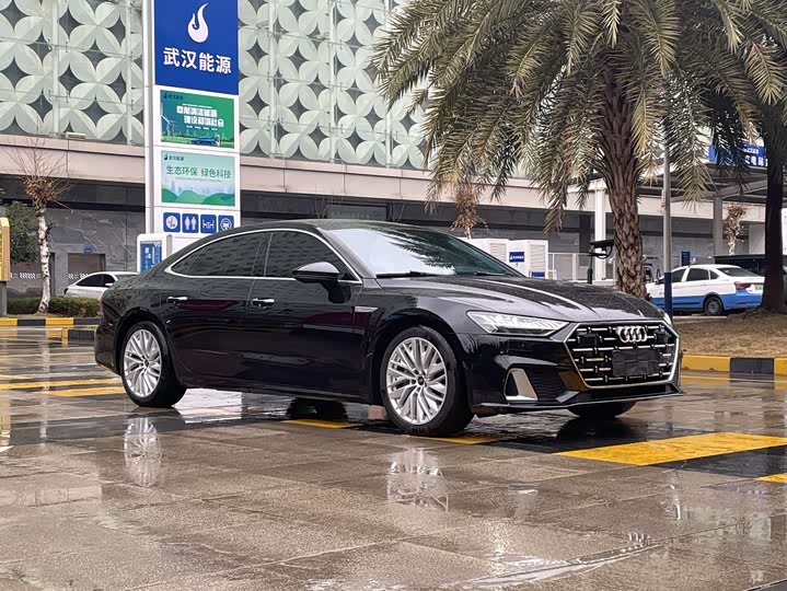 Фото 4 - Audi A7L