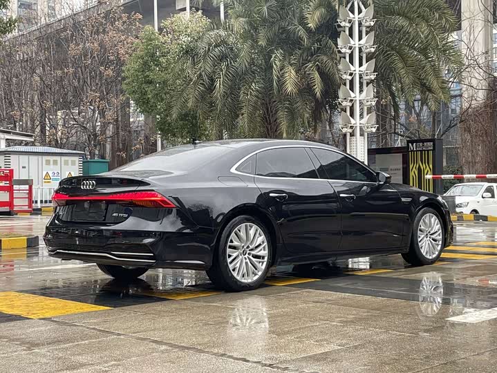 Фото 5 - Audi A7L