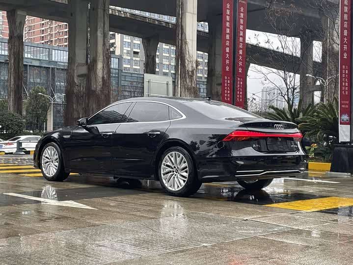 Фото 7 - Audi A7L