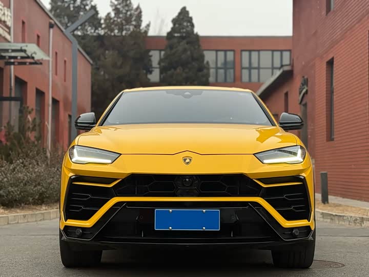 Фото 2 - Lamborghini Urus