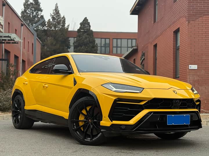 Фото 3 - Lamborghini Urus