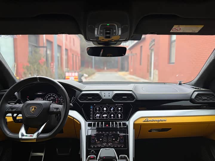 Фото 4 - Lamborghini Urus