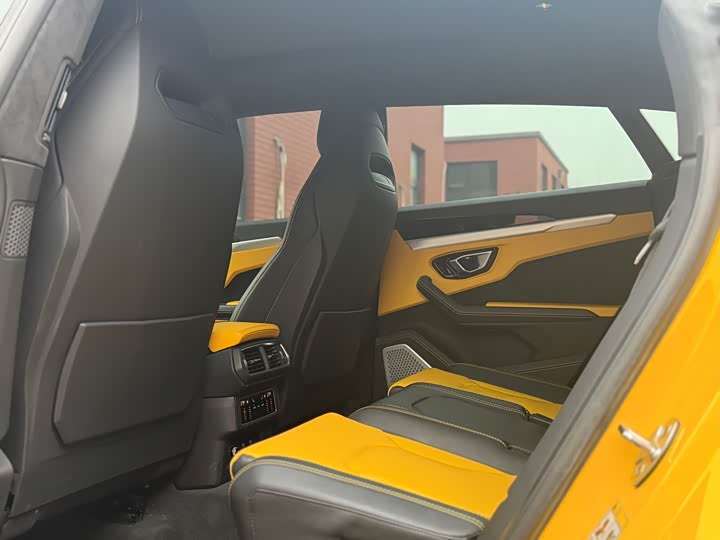 Фото 5 - Lamborghini Urus