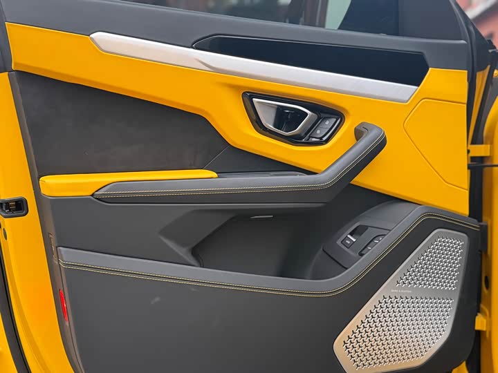 Фото 7 - Lamborghini Urus