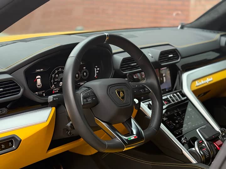 Фото 8 - Lamborghini Urus