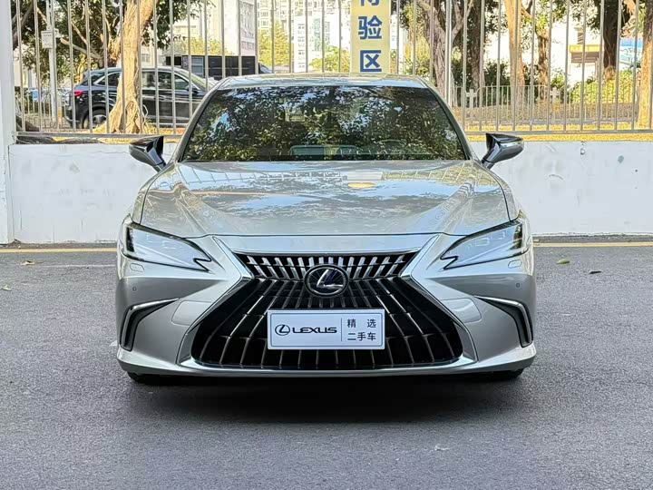 Фото 2 - Lexus ES