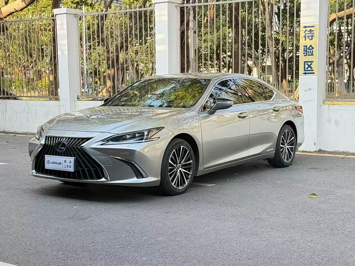Фото 3 - Lexus ES