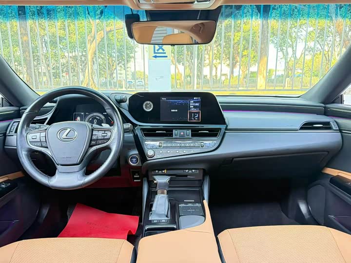 Фото 8 - Lexus ES