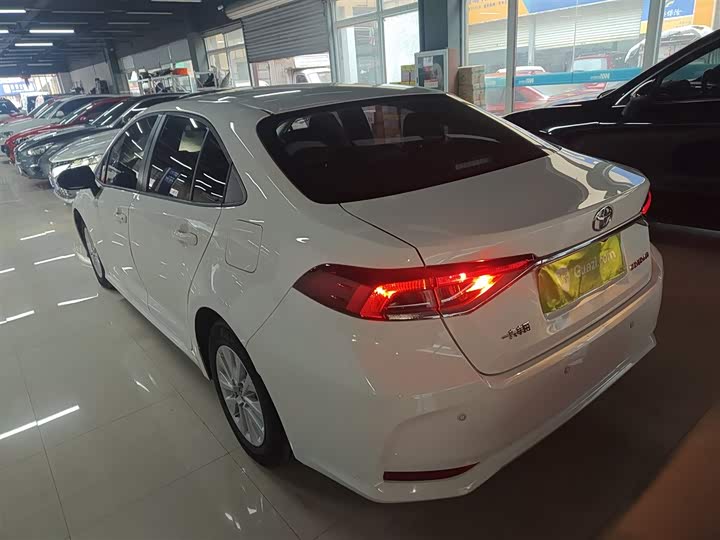 Фото 5 - Toyota Corolla