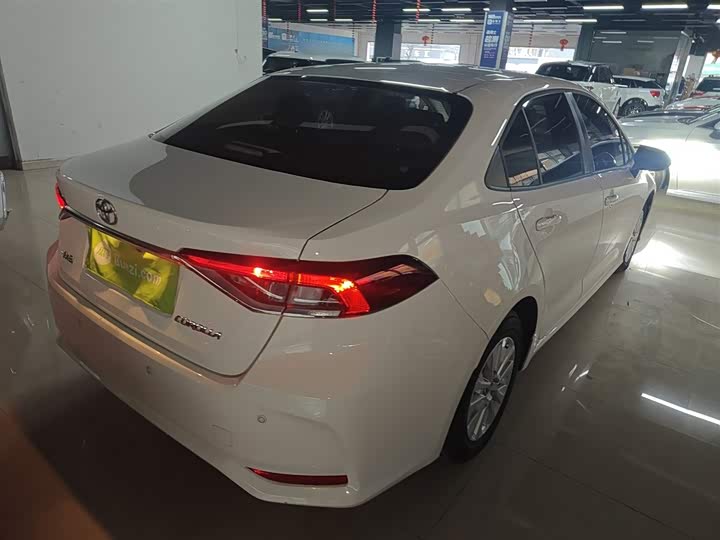 Фото 7 - Toyota Corolla