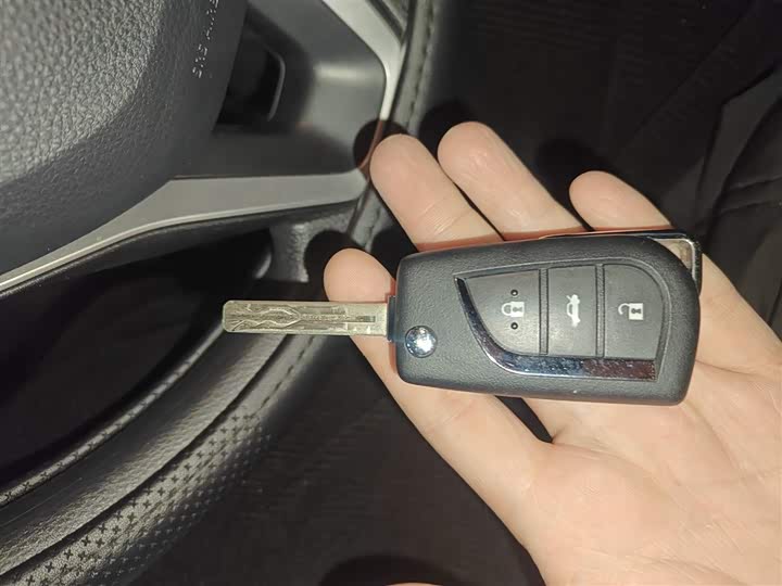 Фото 9 - Toyota Corolla