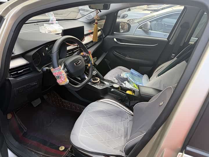 Фото 5 - Geely Vision X3